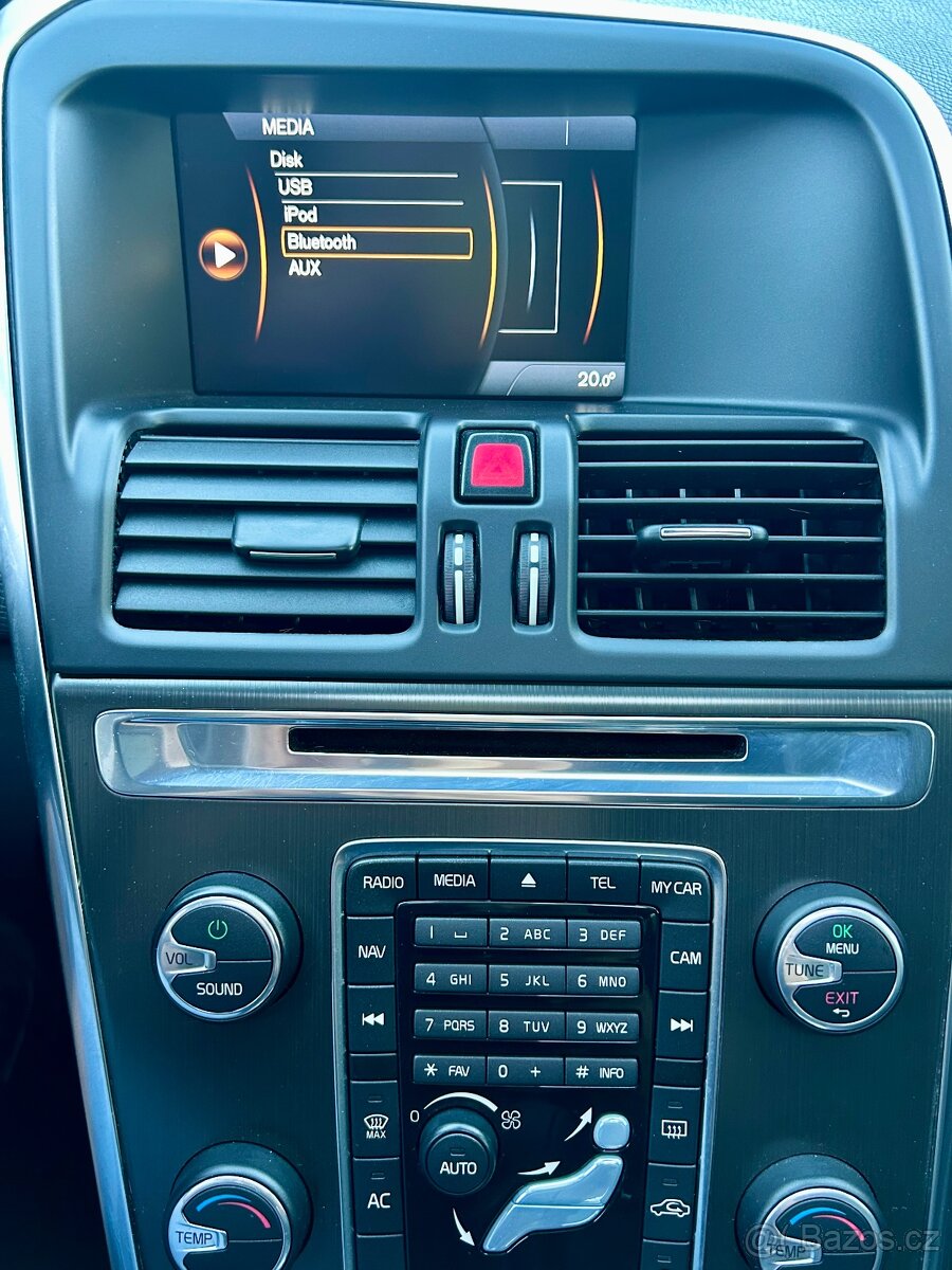 VOLVO XC60 2.4D5 158KW 4x4 MANUÁL Bi-XENON-NAVI-PANORAMA-PDC - 17