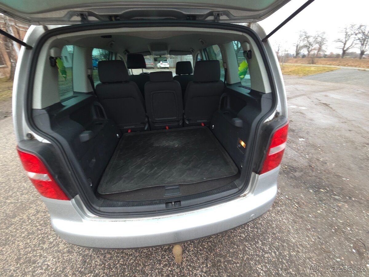 Volkswagen Touran 2.0 TDI 7. Míst - 17