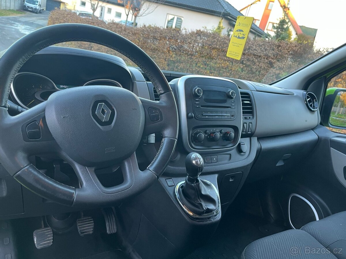 Renault Trafic, 9 míst, L1H1, CR, 92kW, 1.majitel, r.v. 2015 - 17