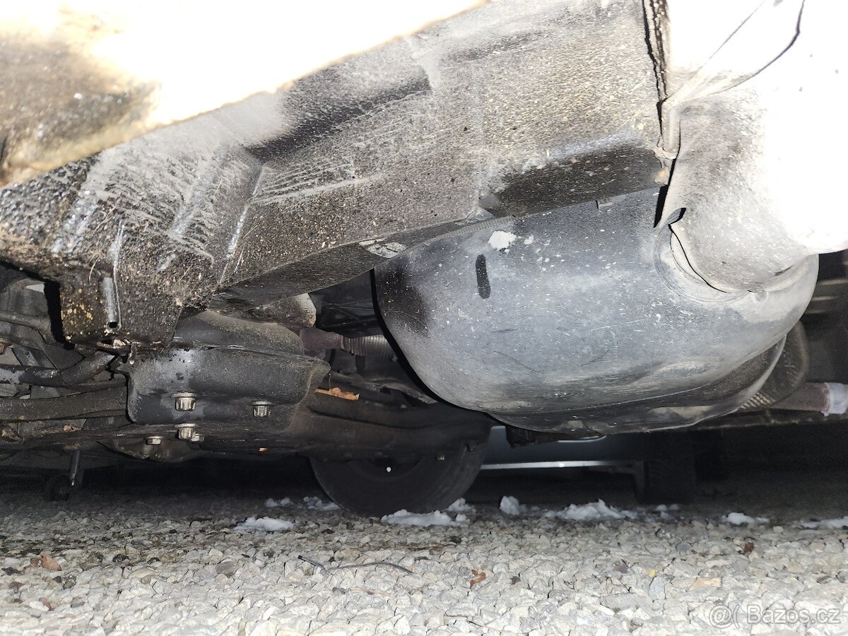 Obytný vůz Peugeot Boxer 2.2 HDi 88 kW 2007 L3H2 solár, WC - 17