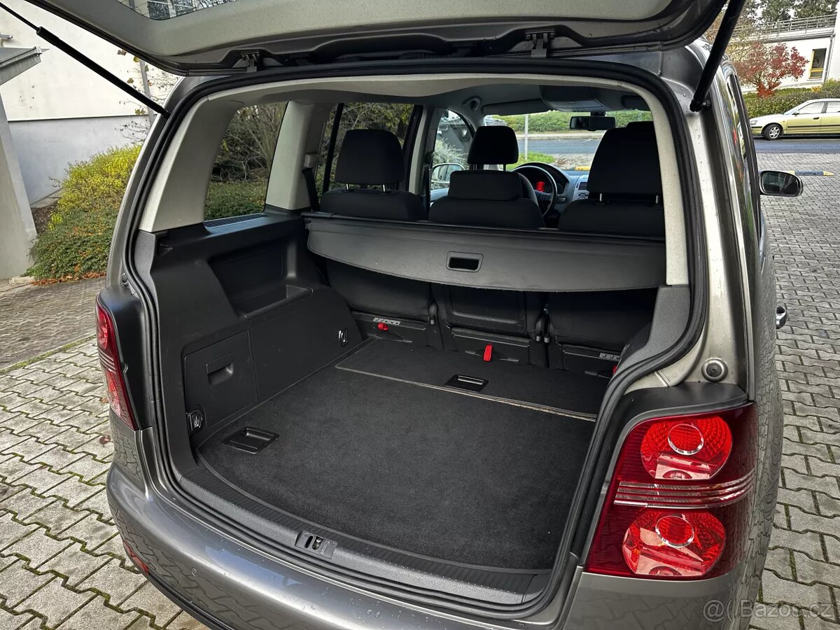 Volkswagen Touran 1.4 TSI 103 kW Highline Navi ParkAssist - 17