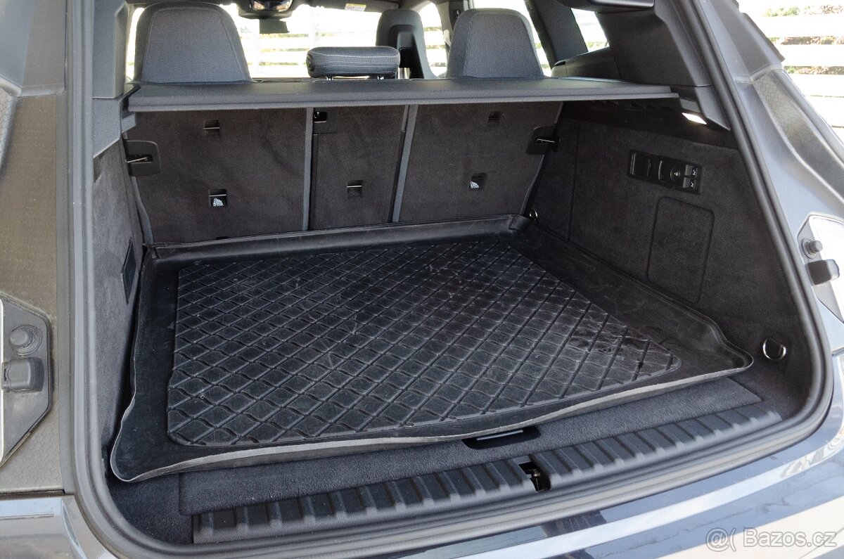 BMW iX xDrive40, Masáž, H&K, Tažné, DPH - 17