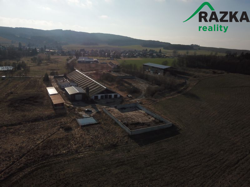 Areál kravína včetně skladovací haly a... - 17