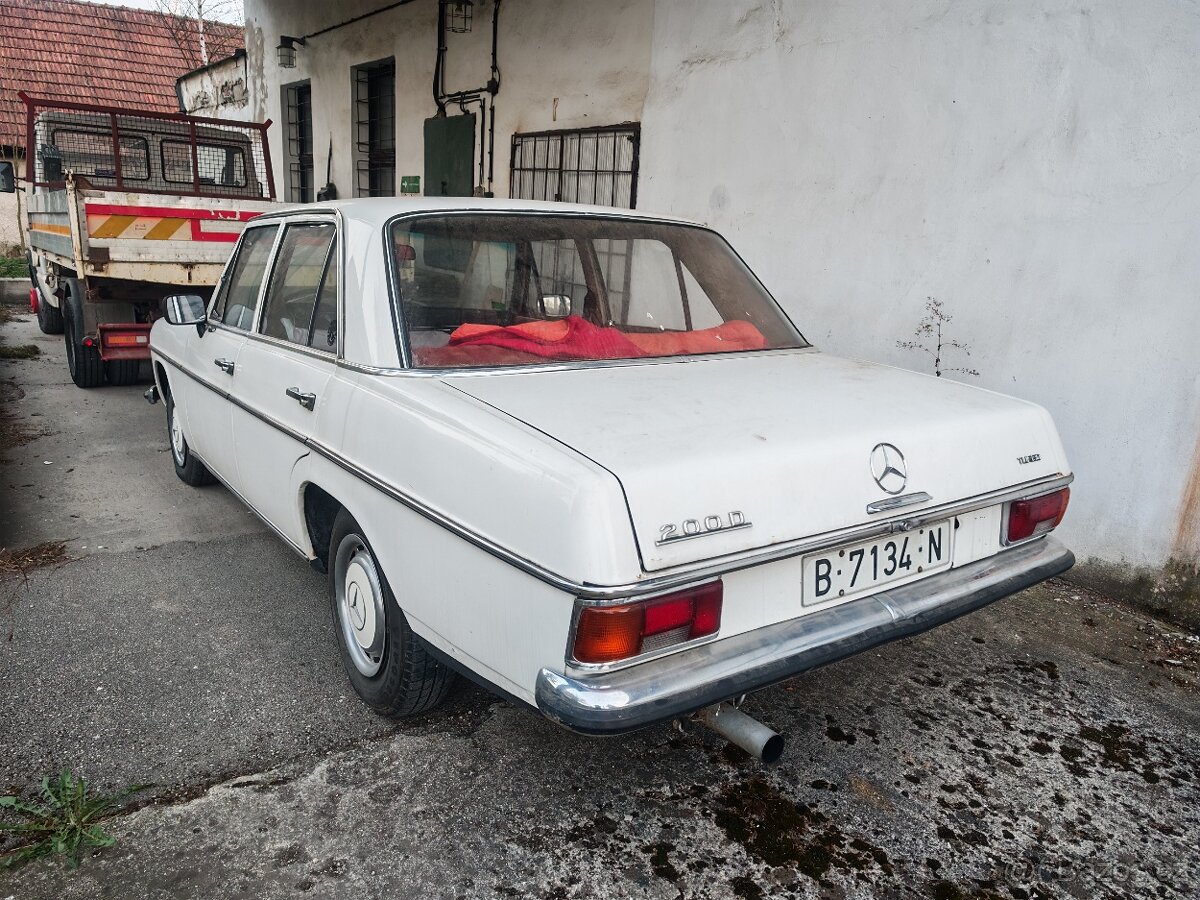 Mercedes w115 - 17