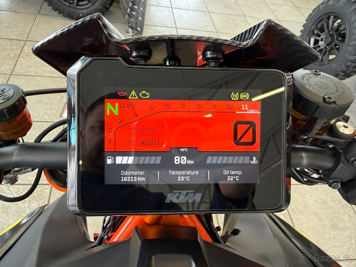 KTM 1290 Super Duke R - 17