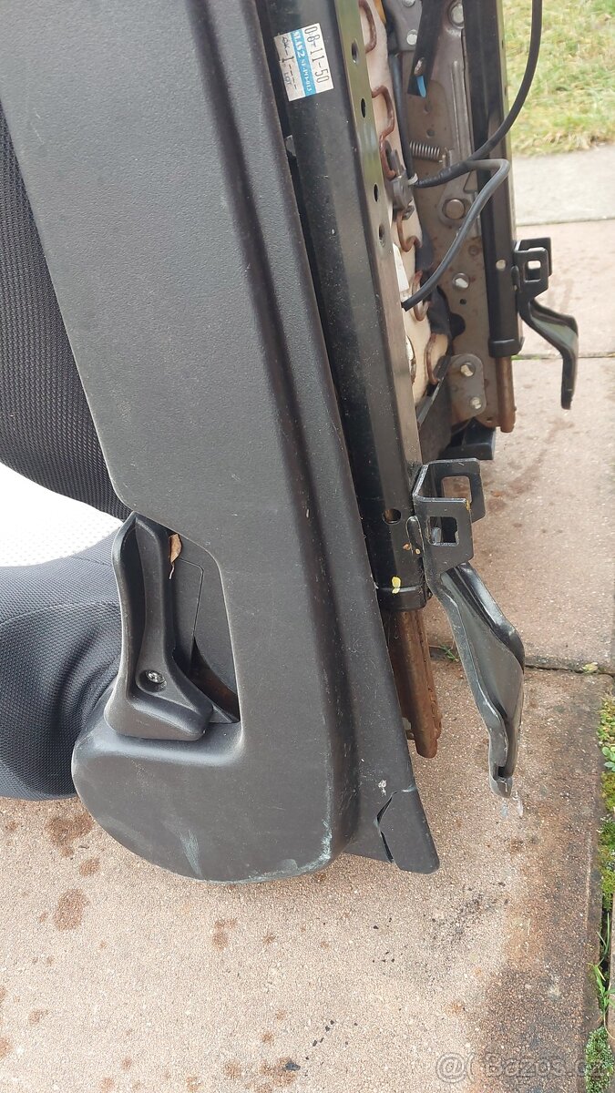 Mitsubishi L200 DID sedadlo spolujezdec - 17