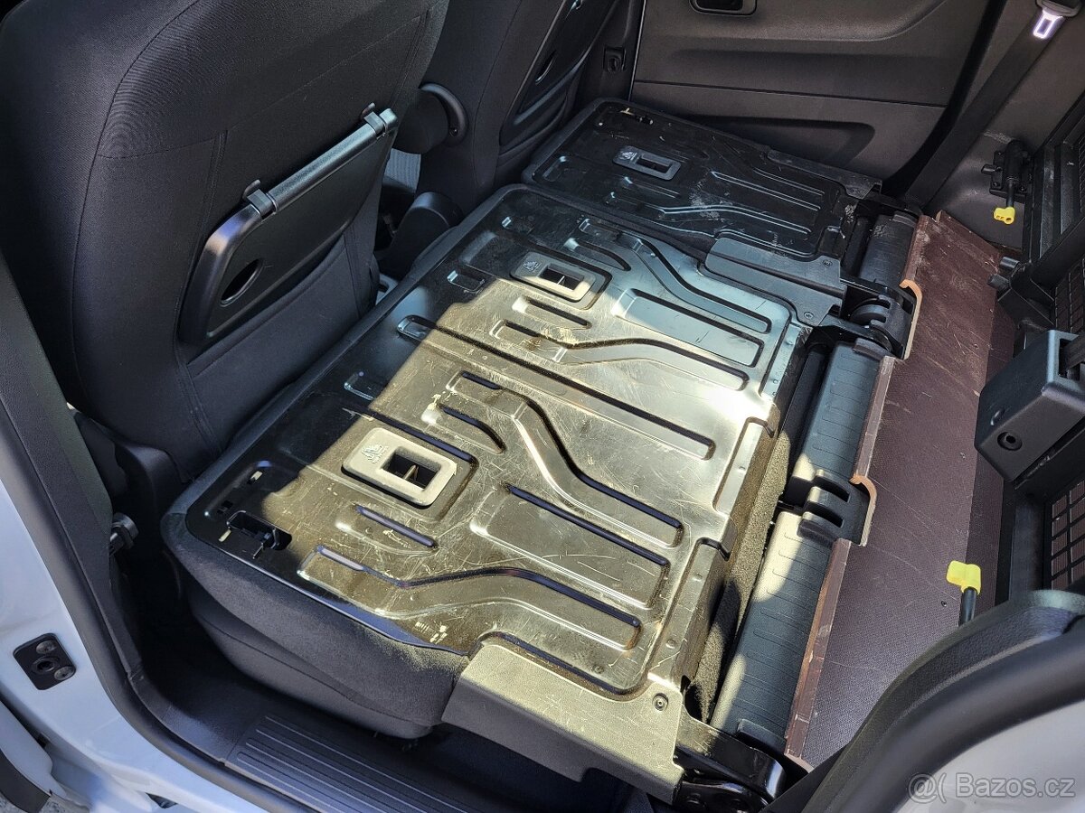 OPEL Combo CREW VAN XL 1.5 D 5-míst - ČR - 1.majitel - 17