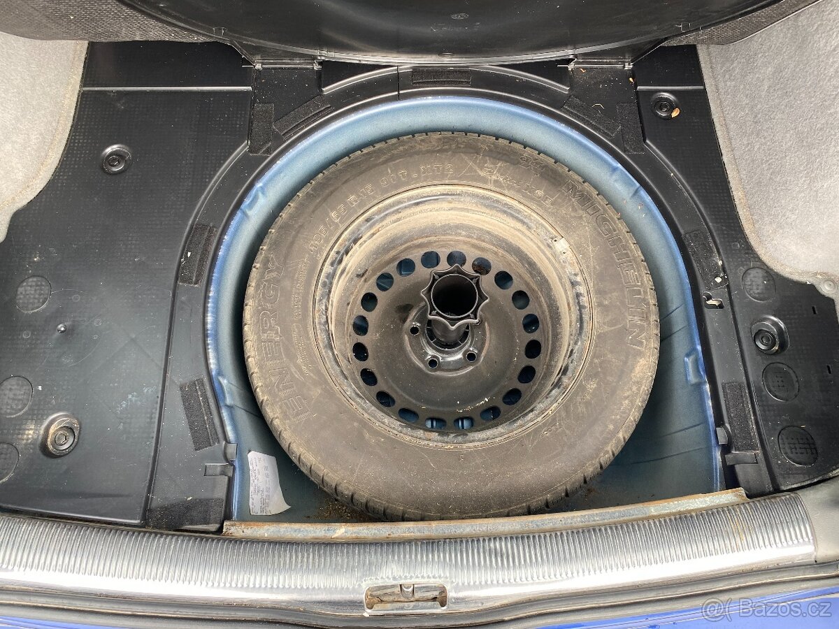 VW Passat 1,6 MPi Výhřev, Nosič, Aut. Klima - 17