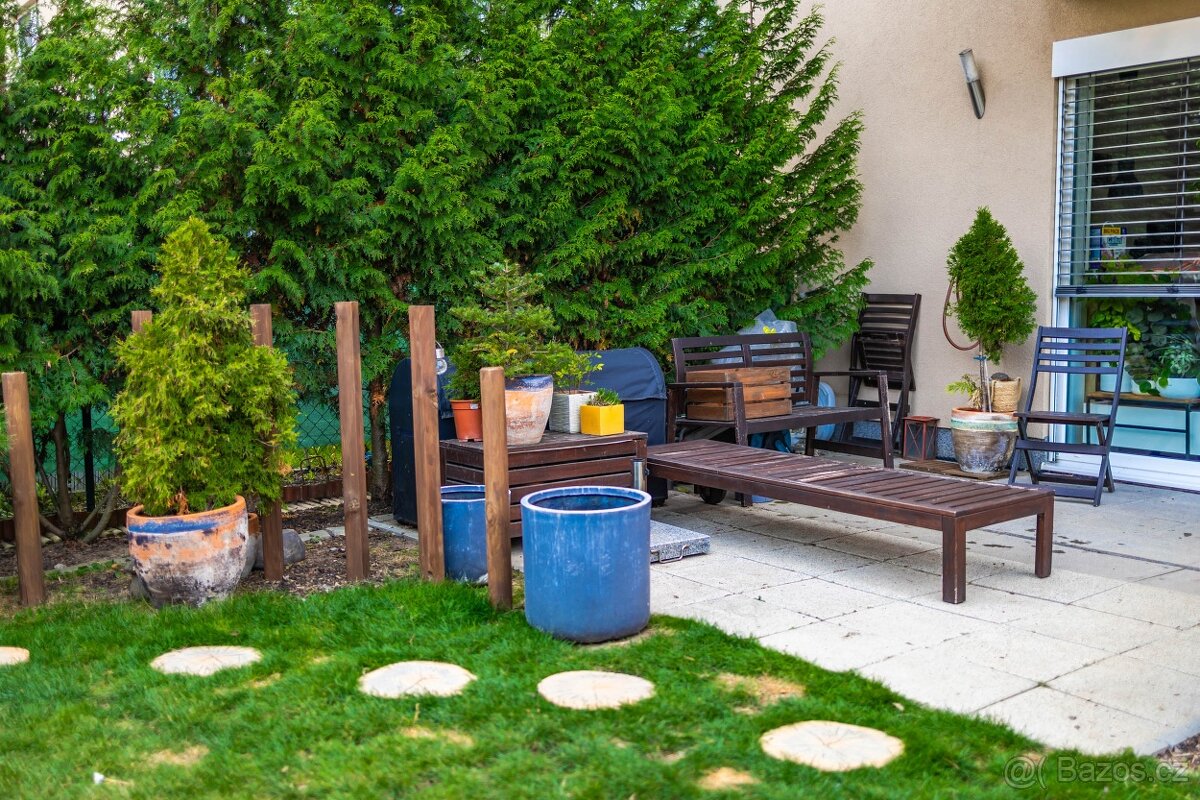 Pronájem bytu 2+kk se zahradou a garážovým stáním - 17