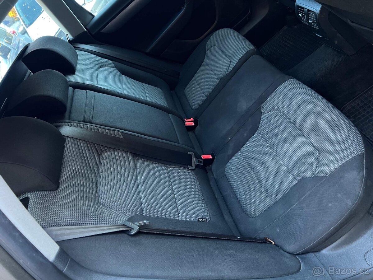Volkswagen Passat Combi 2.0 TDI 103 kW klima serviska ČR - 17