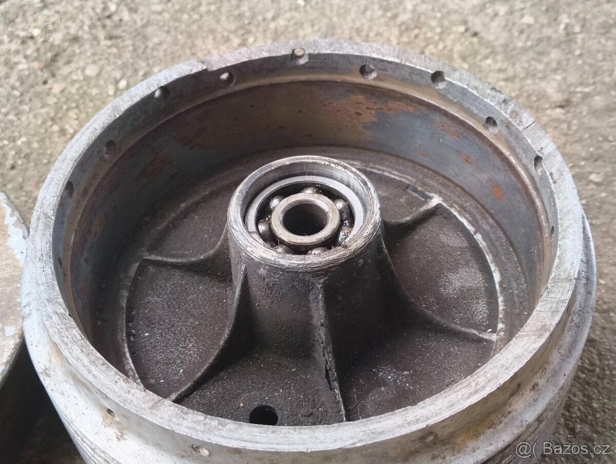 Štít střed kola jawa ČZ panelka 634 350 360 477 471 476 487 - 17