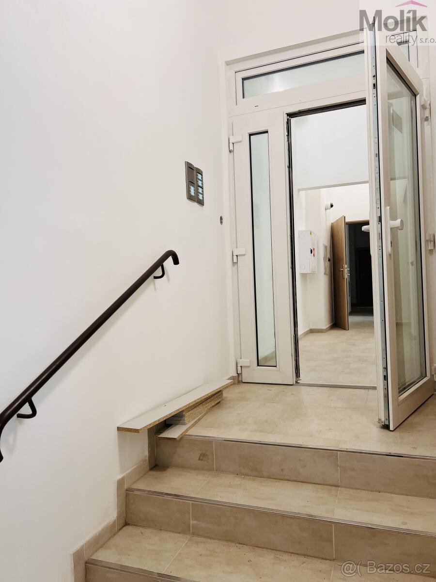 Pronájem bytu 1+kk 38 m2 - 17