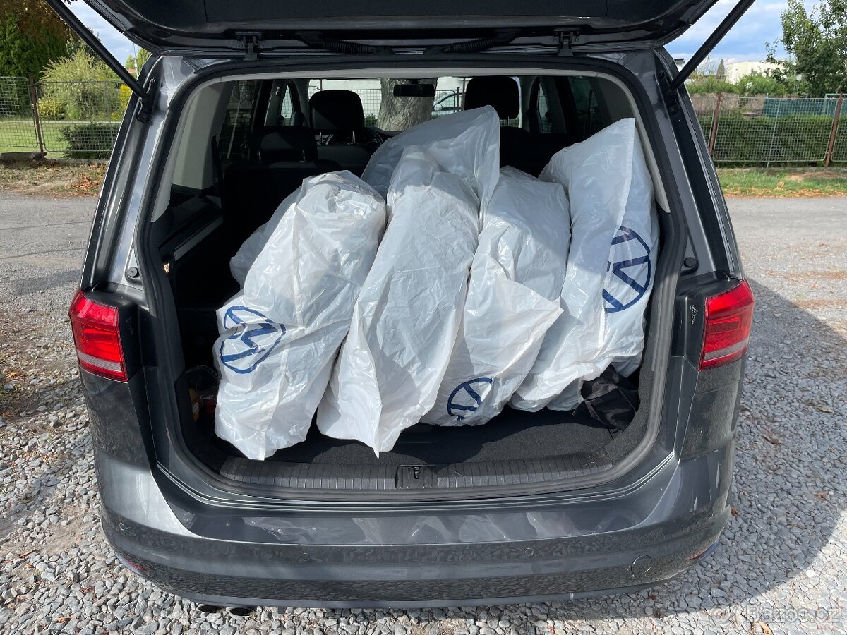 VW Touran 2.0 TDi Serviska, ALU, Senzory - 17