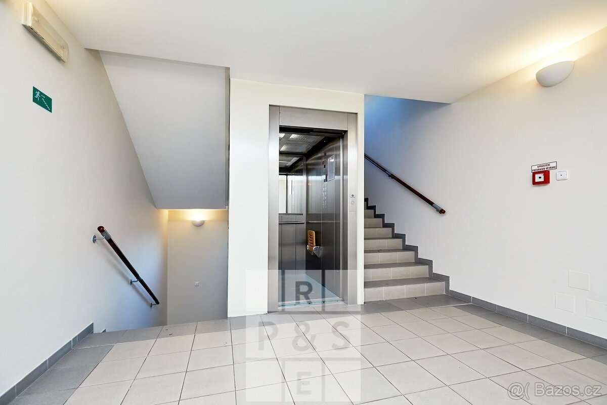 Pronájem, Byty 2+kk, o velikosti 56m² a sklepní koje 5,3m² - 17