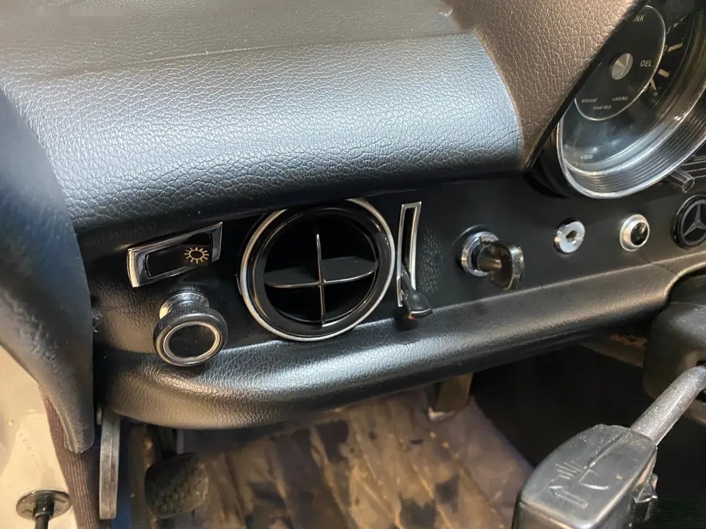 Mercedes-Benz 250, Coupe - 17