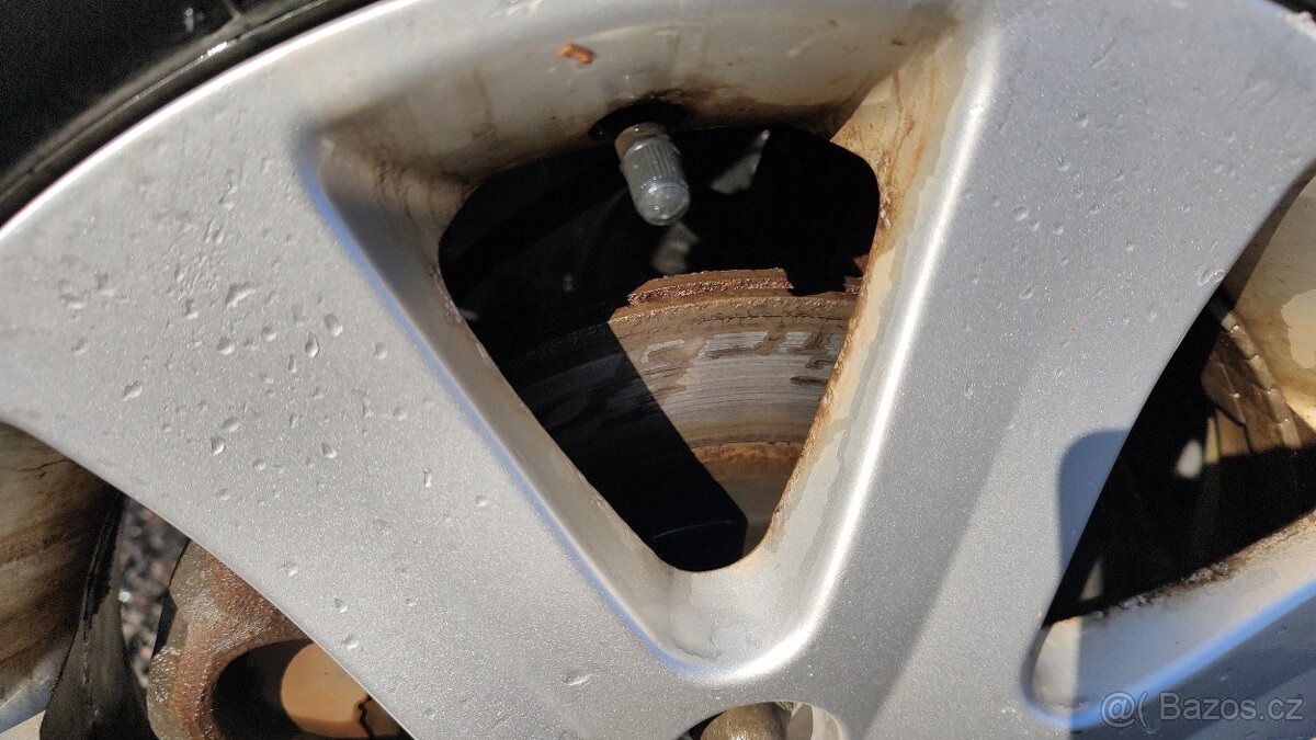 Peugeot iOn 2012 - 17