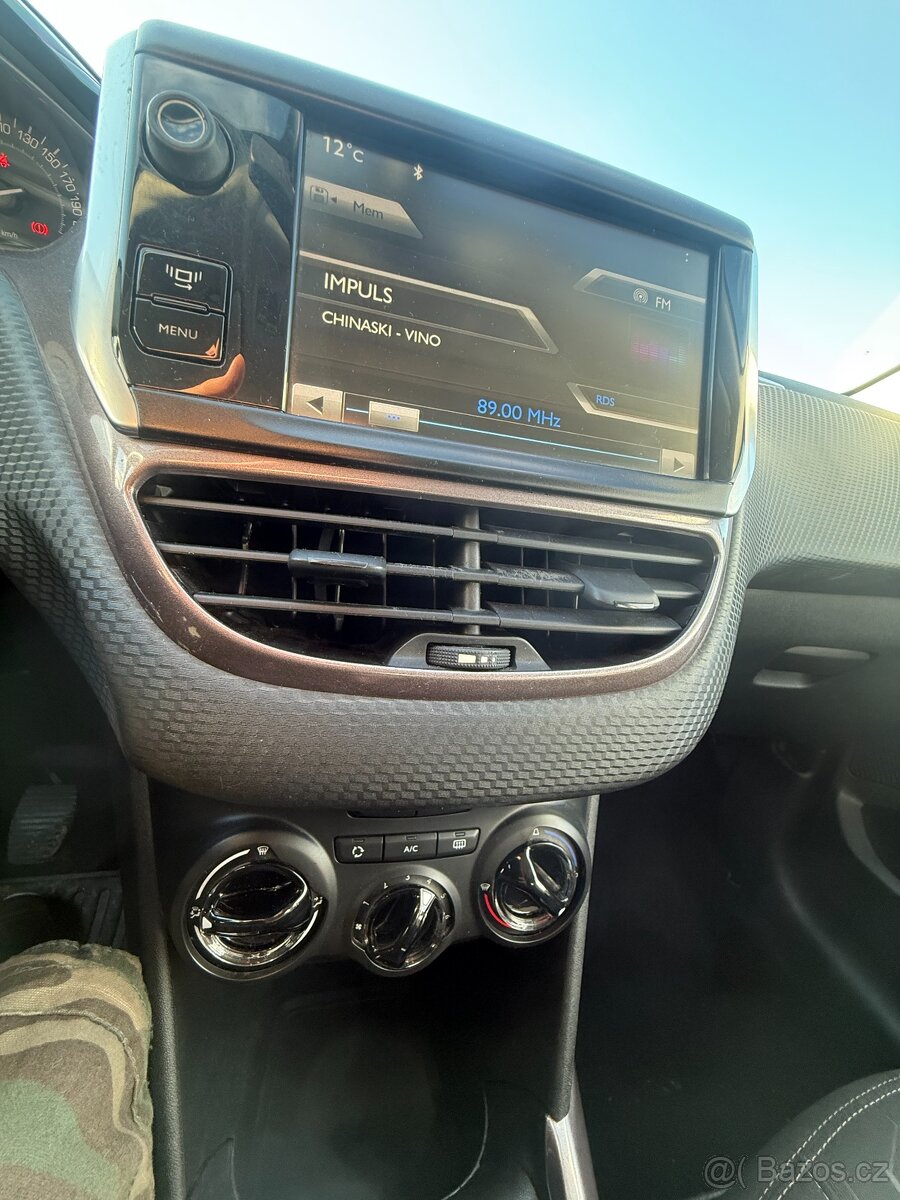 Peugeot 2008 1,2 benzin stk 05/2027 - 17