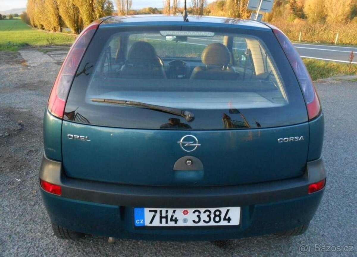 Opel Corsa 1,0 12V Club benzín - 17