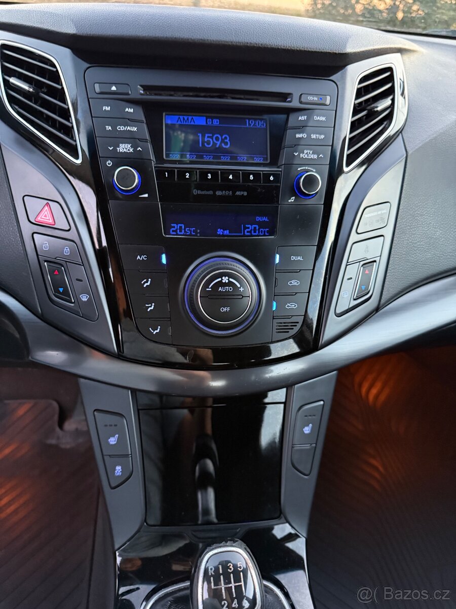 Hyundai i40 1.7 CRDi 100kw - TOP STAV - 17