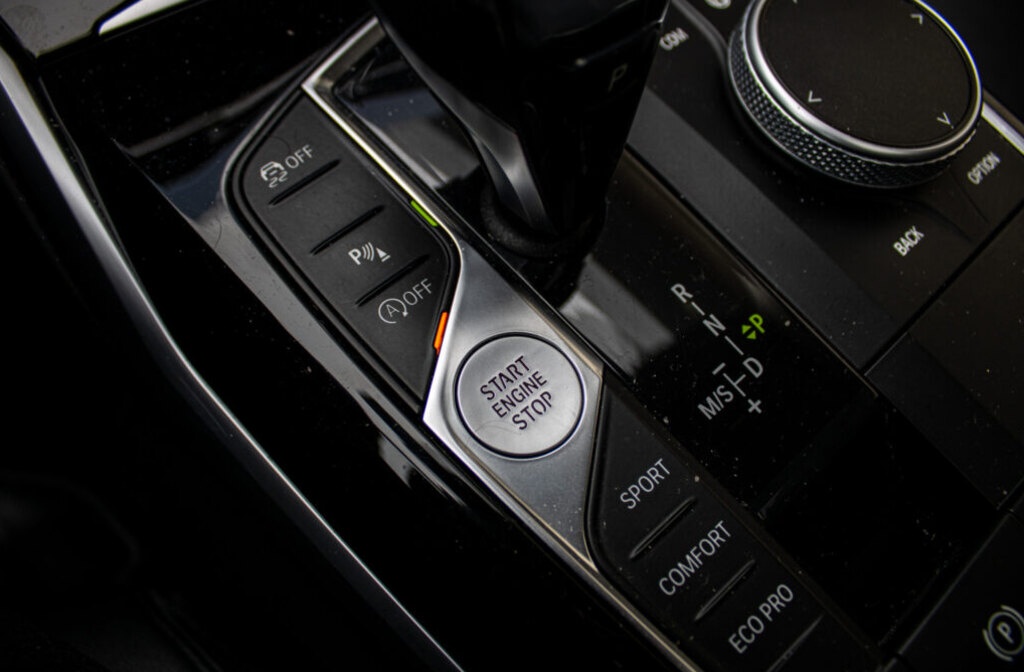 BMW Rad 3 320d Advantage A/T RWD - 17