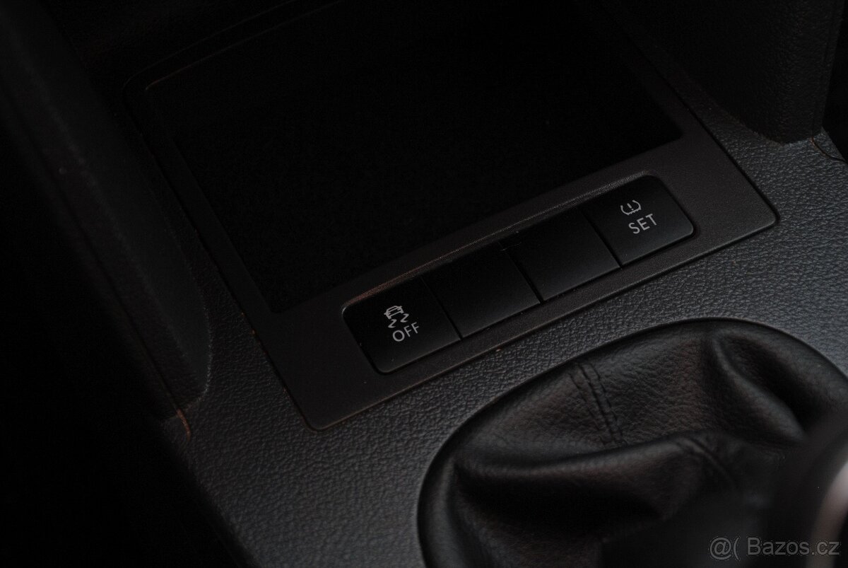 VW CADDY MAXI 2.0TDi 103kW - po 1. majiteli - 7 míst - 17