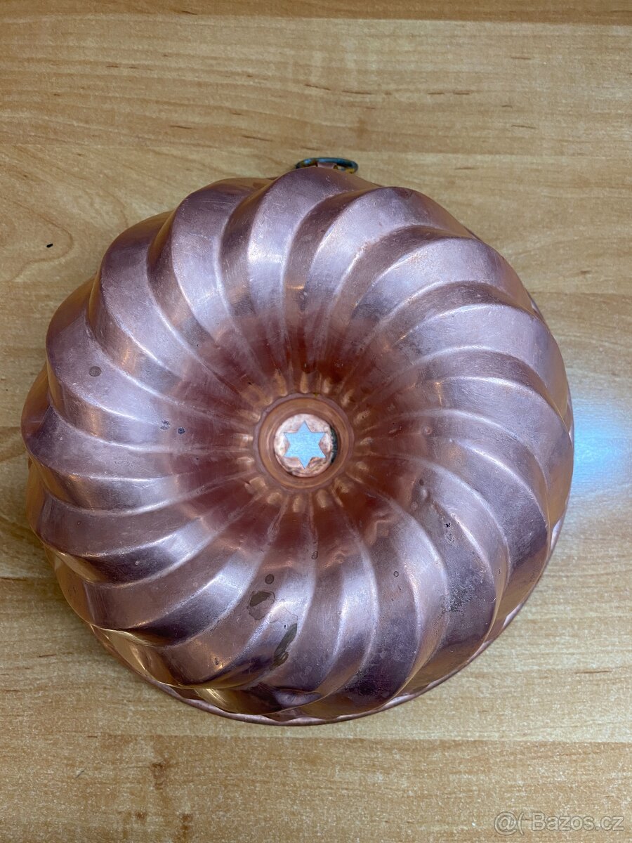 Sběratel nabízí staré měděné formy - 17