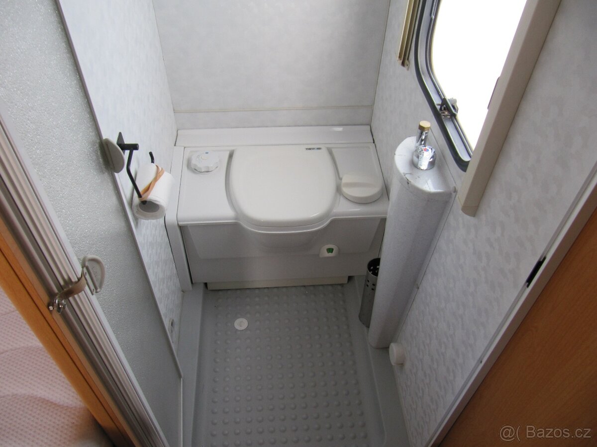 Prodám karavan Adria 462 DP,r.v.2002 + mover + předstan. - 17