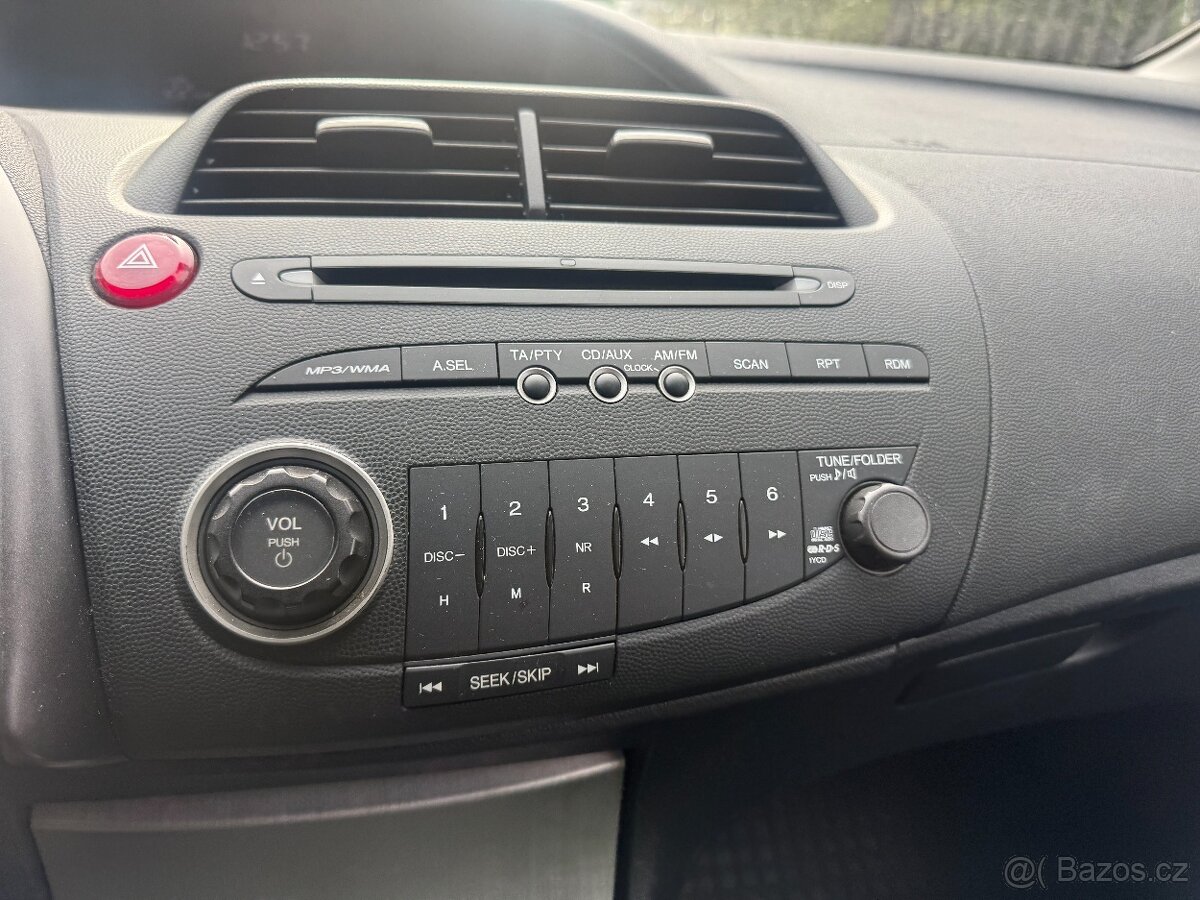 Honda Civic 1,8 VTEC 1.majitel najeto 107000 km - 17