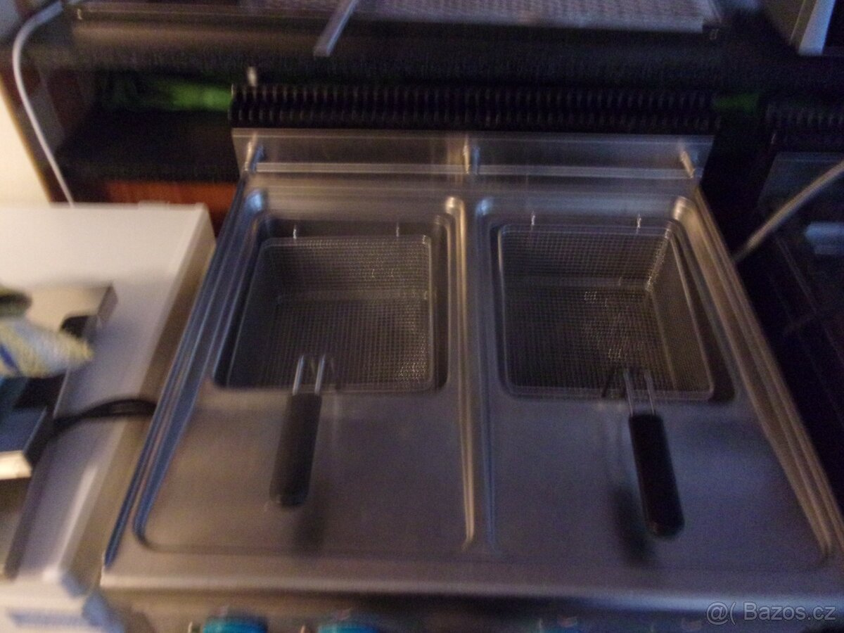 NEREZOVÁ PROFESIONÁLNÍ KUCHYNĚ - 17