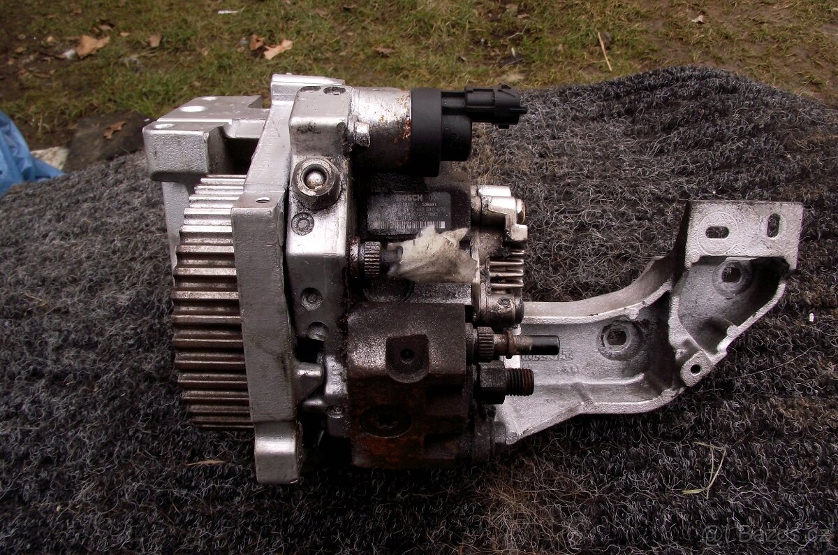 Renault Scénic , Mégane různé díly na motor. - 17