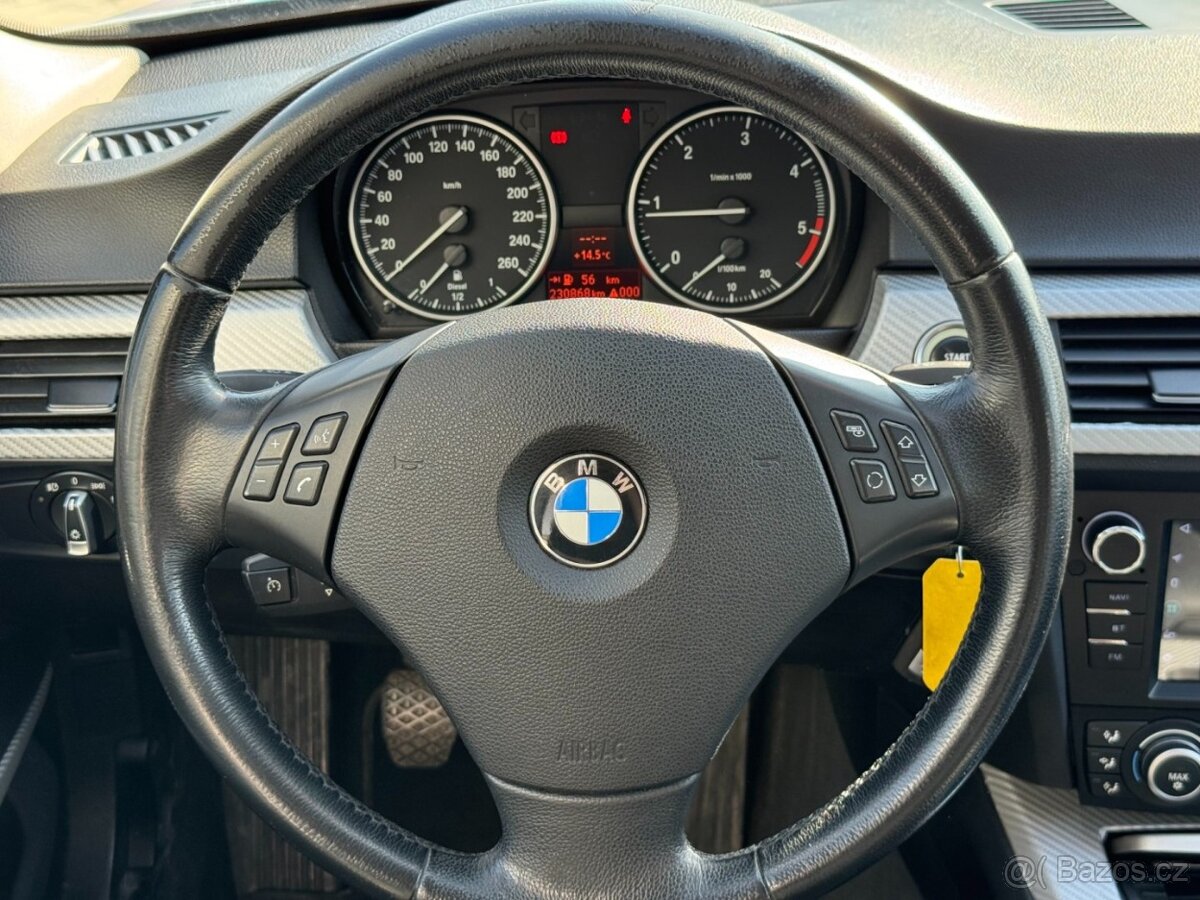 BMW Řada 3 Touring 318d - 17