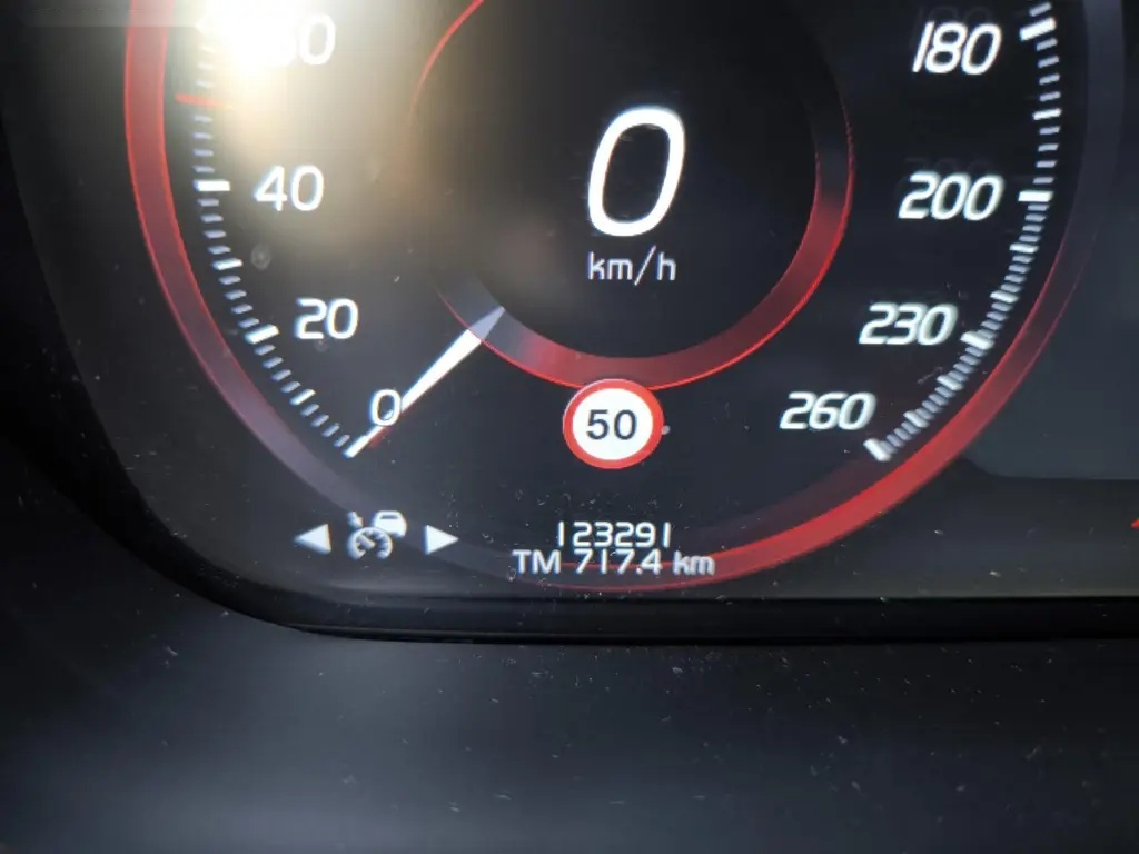 Volvo XC60, 2.0i B5 AWD Momentum Pro - 17