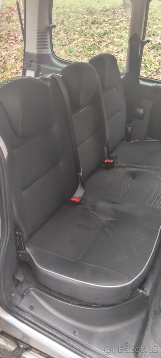 🚗 Peugeot Partner – spolehlivý pracant - 17