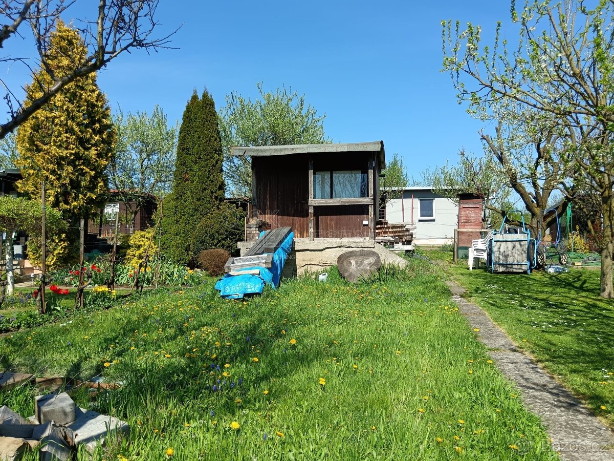 Zahrada s chatou, Otrokovice - 17