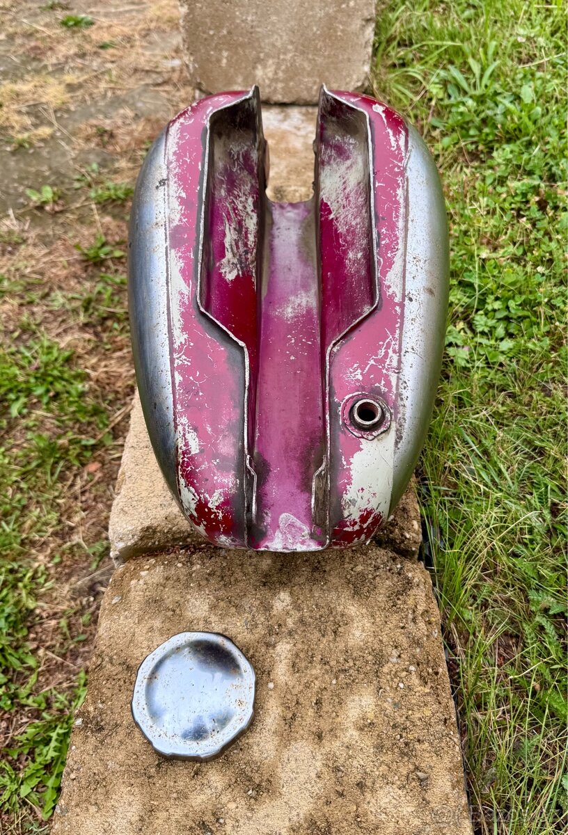 Jawa 250 350 panelka, sportka - nádrž - 17