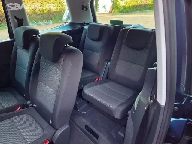 VW Sharan 2.0TDI 103kW, DSG, 7.míst, 2014, xenon, po servisu - 17