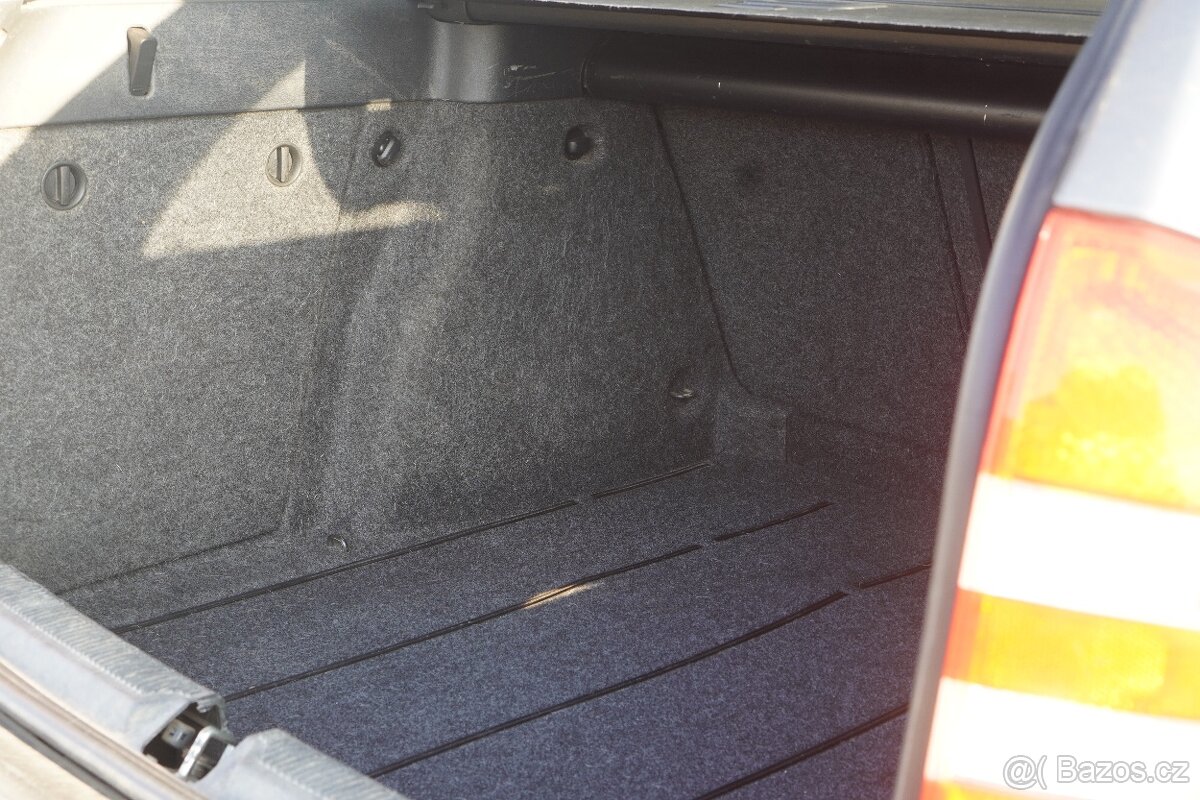 Prodám vozidlo Škoda Octavia 2 Combi 1.9Tdi 77kw. - 17