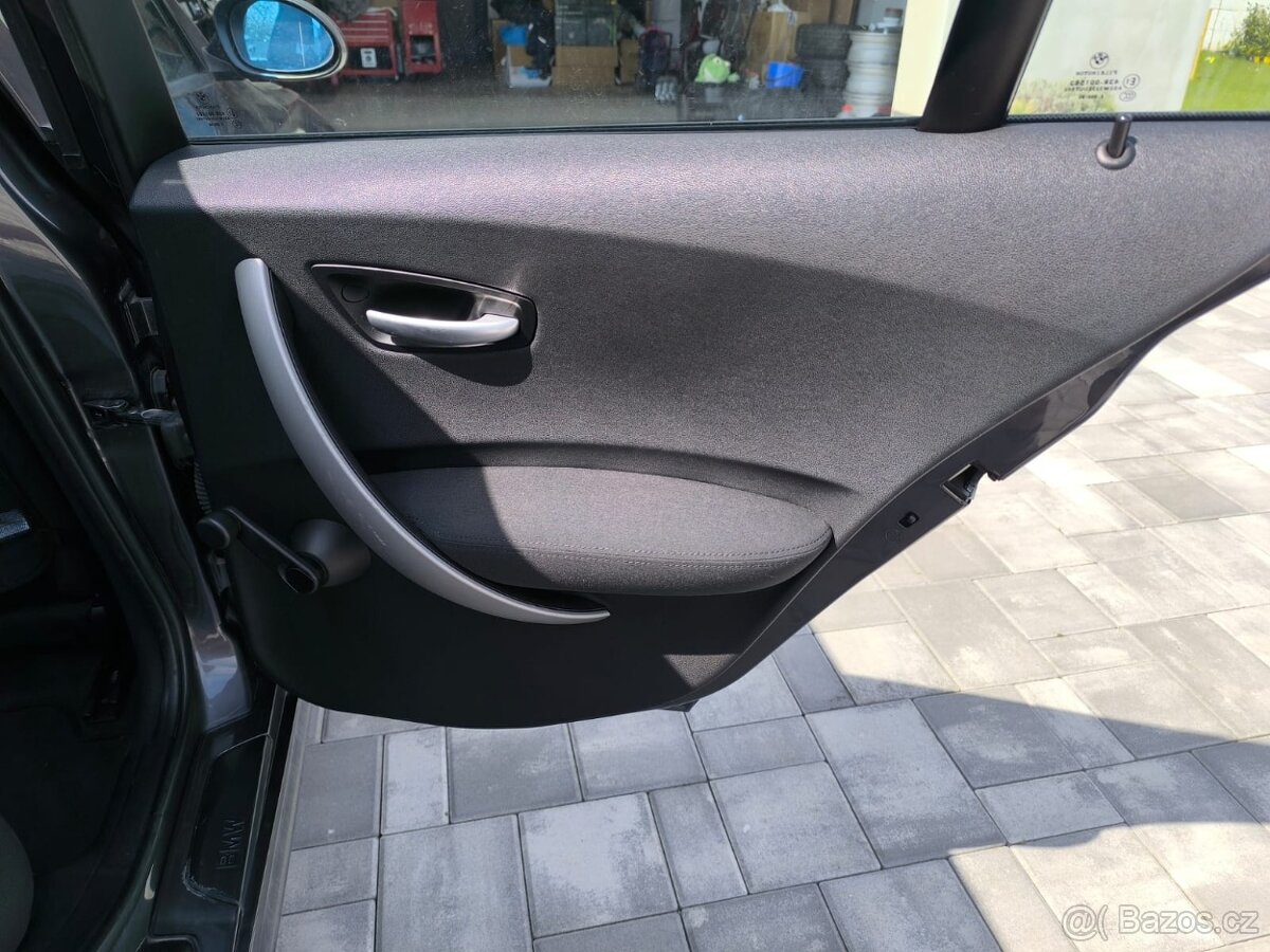 BMW 116i 2006 85kW pěkný stav a výbava / garážované - 17