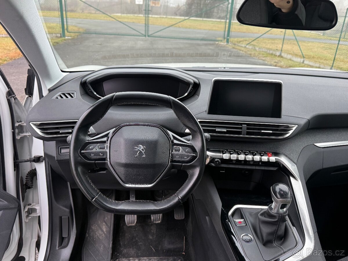 Peugeot 5008 PureTech Access 1.2i 7 místné - 17