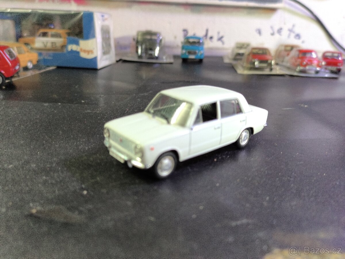 Modely autíček Tatra a jine - 17