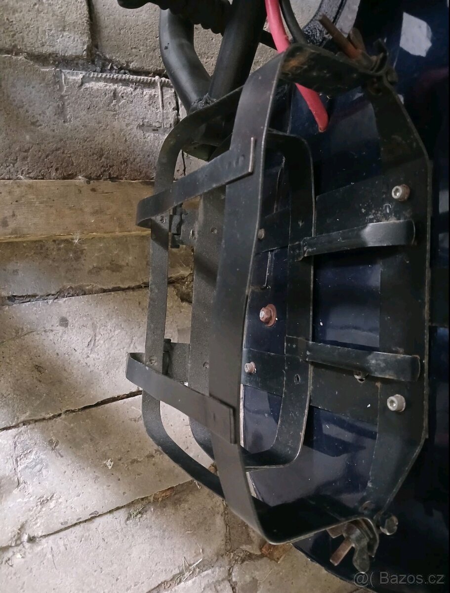 Držák SPZ páka nožní brzdy kyvka držák na kanystr - 17