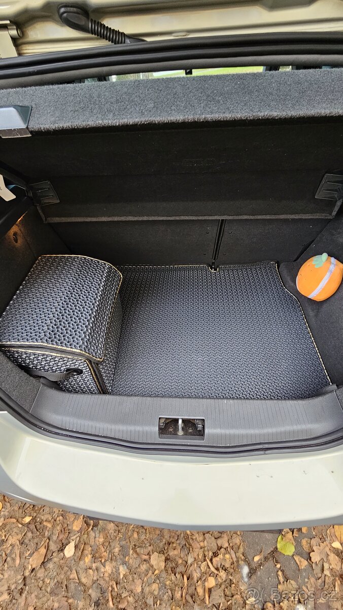 Eva Koberce do auta - 17