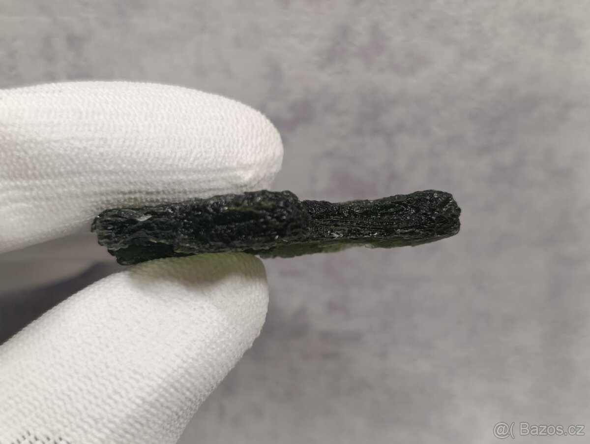 Krásný velký Vltavín z Chlumu, těžký14,36 gramu, ve stojánku - 17