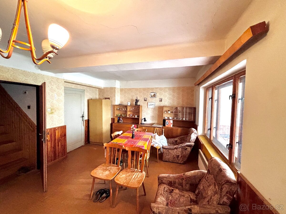 PASOHLÁVKY - rodinný dům 230m2 se stavebním pozemkem 1069m2 - 17