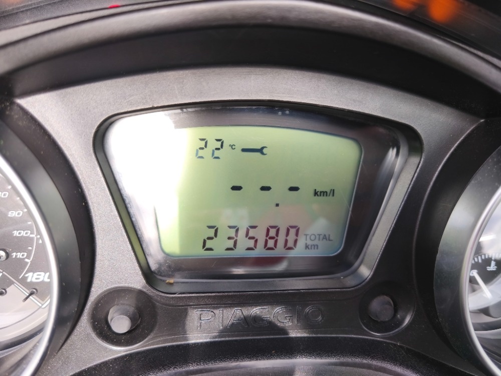 Piaggio MP3 300 LT Sport HPE (2020) TOP stav, po servisu - 17