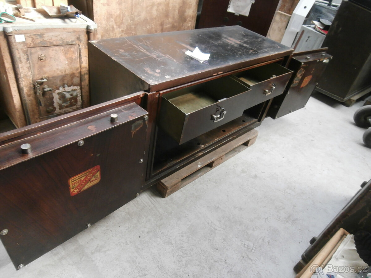 Trezor starý železobetonový zlatnický pult za 11.000 kč - 17