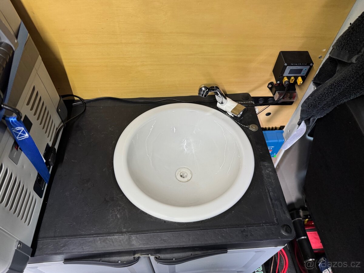 Obytná dodávka Renault Master 2.3 dci 92kw - 17