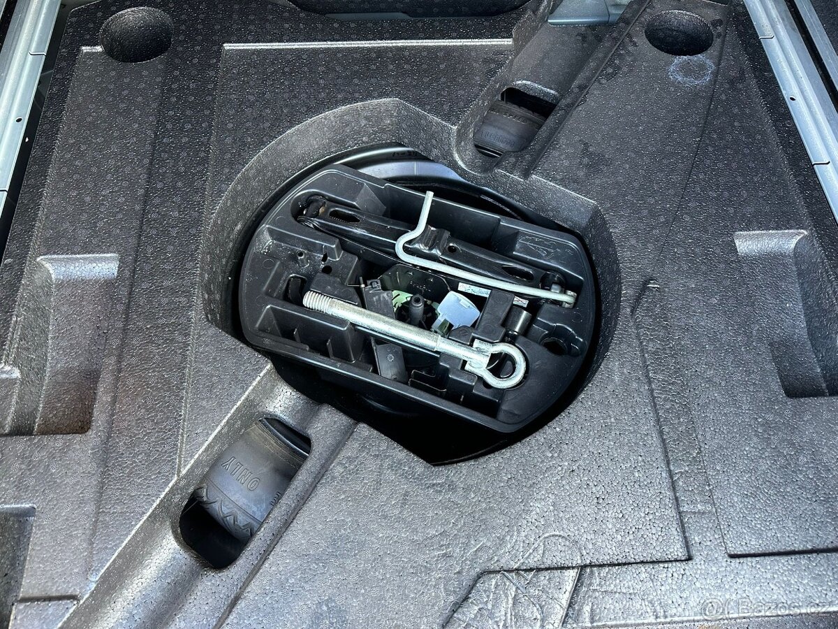 Peugeot 308, 1,6 HDi 88 kW PANORAMA - 17