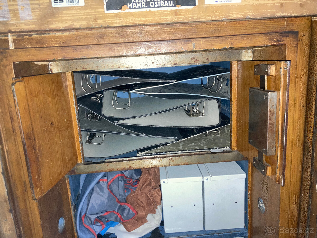 Trezor železobetonový starý v bankovní kvalitě za 9.000 kč - 17