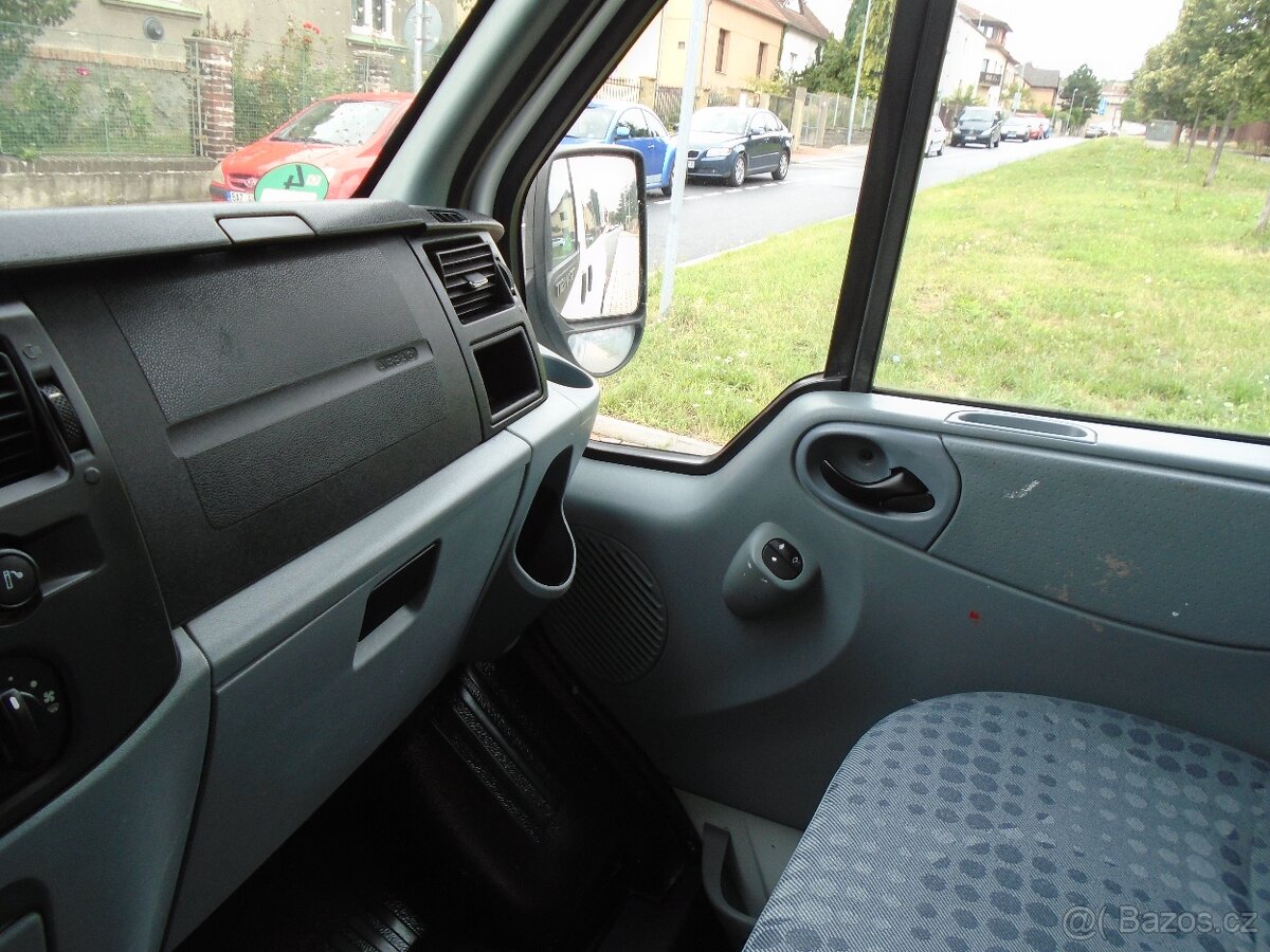 Ford Transit 2.2 TDCi L1H1 6 míst - 17